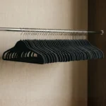 Kit 50un Cabides de Veludo 45cm - Organização e Estilo